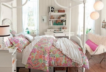 Un dormitor pentru fata intr-un stil modern, design și fotografii de interior, ideea de camere de femei, frumos