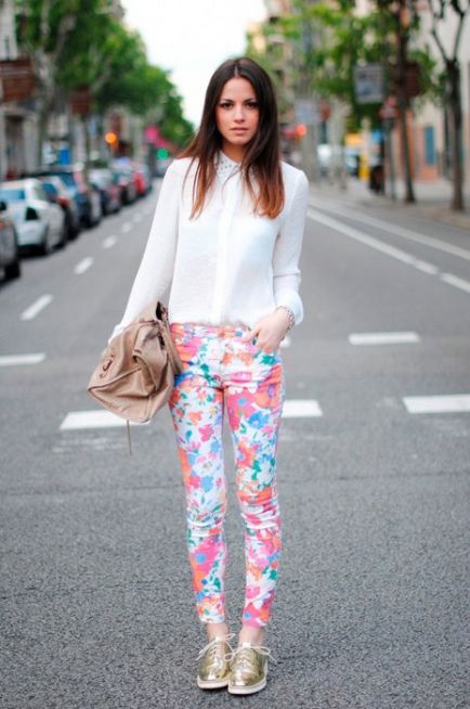 Trend 2015 pantaloni cu imprimare color și ceea ce poartă