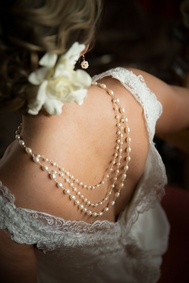 Alegerea bijuterii nunta pentru rochia