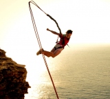 Business pe stâlp cu o frânghie (bungee jumping și frânghie) „dengodel