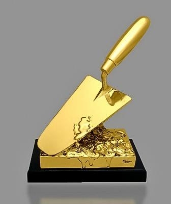 Spatulei este diferit de spatulei (mistrie) Mistriei este diferit de mistria