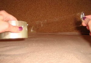Cum să se spele lipici de la o bandă adezivă cu folie de plastic orice detergenti puteți utiliza videoclipuri și fotografii