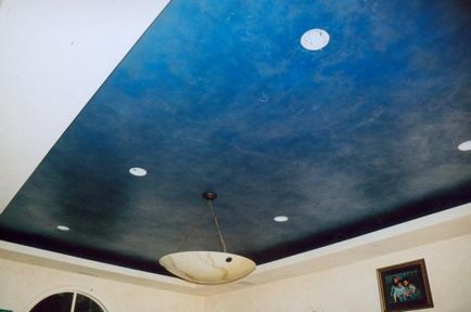 Această primă - suspendat de tavan sau tapet face plafoanele după tapetului, sau invers