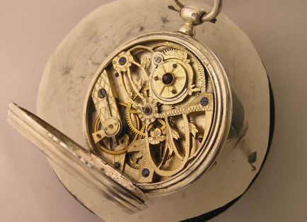 Ce este un ceas schelet, și de ce sunt atât de cool