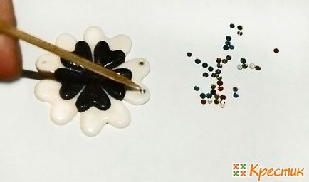 starea de spirit de flori în 3 ateliere de lucru privind modelarea cercei din lut polimer