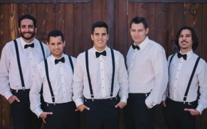 Noi facem fluturi pentru groomsmen cu mâinile lor