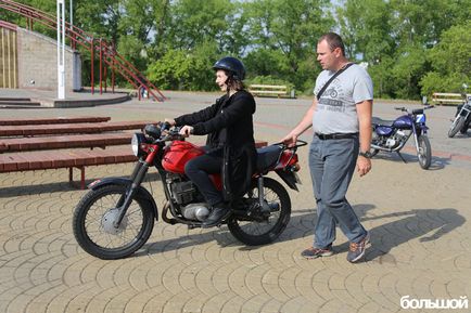 O fată și o motocicletă așa cum a început