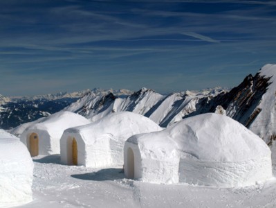 Casa igloo de zăpadă și gheață eschimoșilor