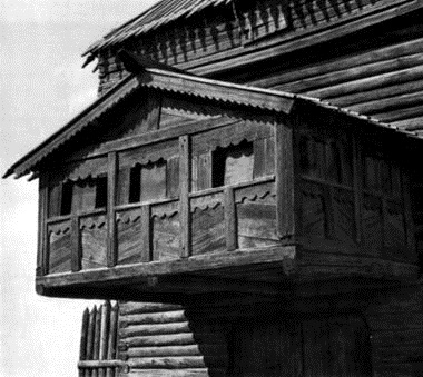 Fereastra Bay intr-o casa de lemn