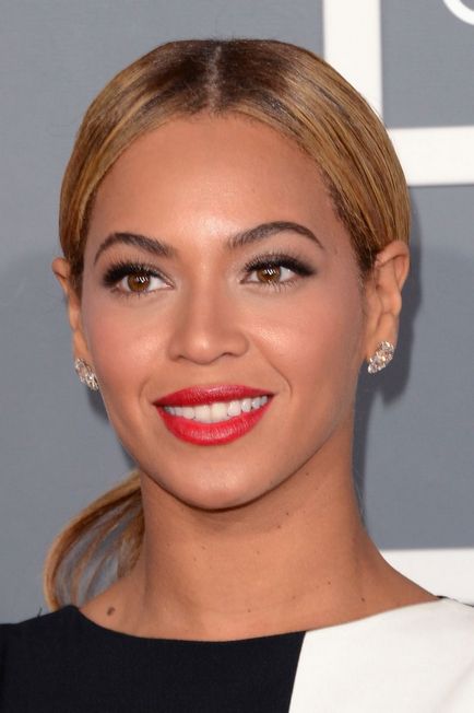 Evoluția imaginii Beyonce modul de a schimba coafura si make-up celebritati