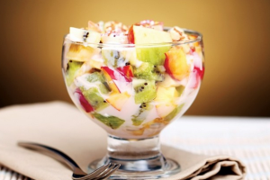Salata de fructe cu iaurt - cum să gătească (pas cu pas rețete cu fotografii), tăiate și decora