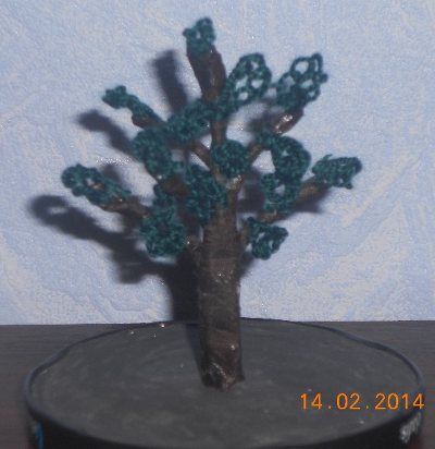Copaci artificiale tricotate miniaturale (bonsai) cu propriile sale mâini