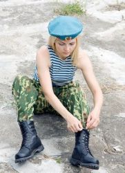 Cum fată intra în armată