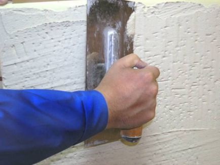 Cum se aplica o tencuiala decorativa pe perete, cu mâinile sale clasa video novice maestru