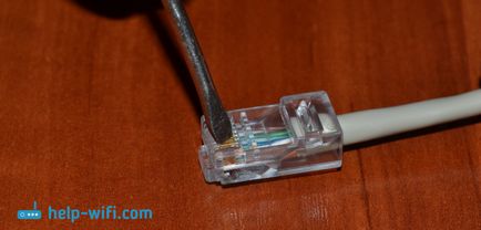 Deoarece cablul de rețea fără instrument de sertizare (șurubelniță)