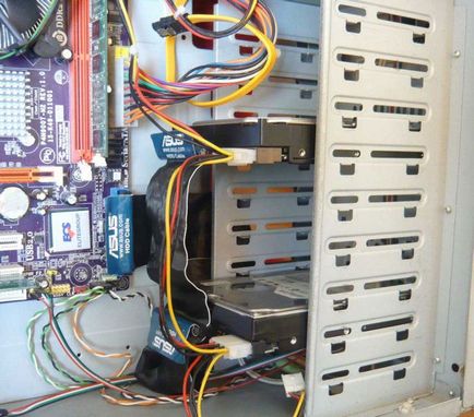 Cum se conectează unitatea hard disk la computer