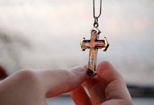 Cum să dedice o cruce în biserică - dacă Sfânta Casă