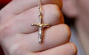 Cum să dedice o cruce în biserică - dacă Sfânta Casă