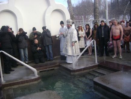 Așa cum botezul este celebrat și de ce se scalde în principal gaura, știri fierbinți, stil de viață, religie