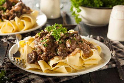 Cum de a găti o Stroganoff de vită delicios, site-ul oficial de rețete Julia Vysotsky