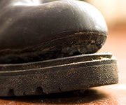 Cum de a transporta pantofi strâmte (noi sau vechi), care presează în degete
