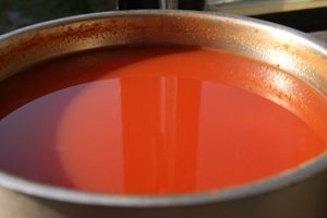 Cum de a face suc de roșii de la tomate în casă (condiții) Cum de a face suc de roșii din roșii la domiciliu