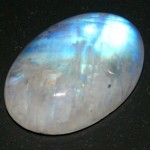 Moonstone (adular), proprietățile sale, interesat de semnul zodiacal, valoarea