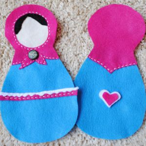 tesatura Matryoshka cu mâinile lor (lor) tesatura Matryoshka cu mâinile