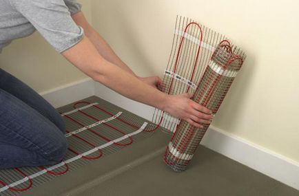 Montarea mat prin pardoseală încălziri prin intermediul unei instrucțiuni pas cu pas despre cum să împacheteze o podea caldă, cu mâinile lor