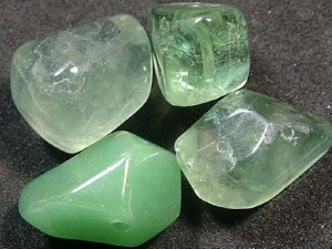 Jade piatră, proprietățile și caracteristicile minerale