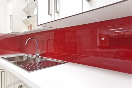Clearance-ul interior bucătărie în roșu
