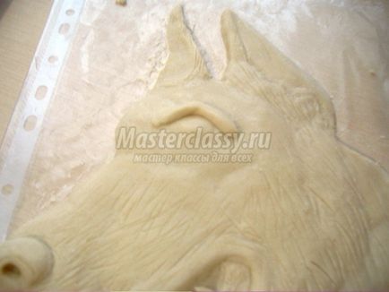 câine portret din aluat de sare într-un cadru de baghetă
