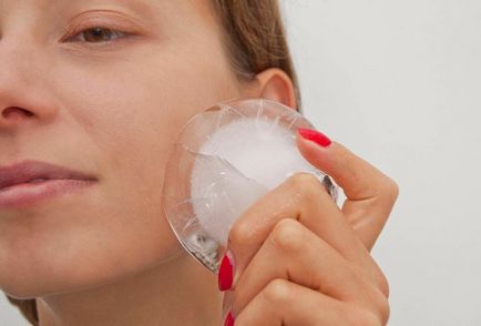 Ștergeți fața cu gheață și pot fi utile cuburi rețete medicinale