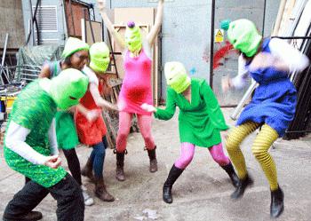 Puxi Wright - cine sunt trupa punk feministă Pusey Wright (Wright) Puxi Wright - care sunt femini trupa punk Pusey Wright