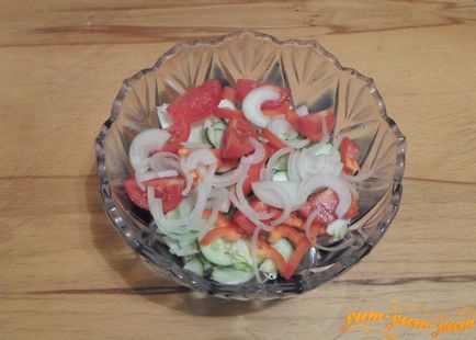 Rețetă pentru salata cu proaspete chineză varză, roșii, castraveți, ardei și pui (varză castravete) reteta Salata cu proaspete chineză varză, roșii, castraveți, carne de pui și piper