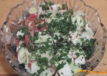 Rețetă pentru salata cu proaspete chineză varză, roșii, castraveți, ardei și pui (salata) reteta Salata cu proaspete chineză varză, roșii, castraveți, carne de pui și piper