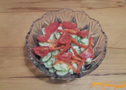 Rețetă pentru salata cu proaspete chineză varză, roșii, castraveți, ardei și pui (salata) reteta Salata cu proaspete chineză varză, roșii, castraveți, carne de pui și piper