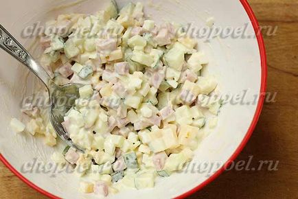 Salata cu șuncă, brânză și castravete - o reteta delicioasa cu o fotografie