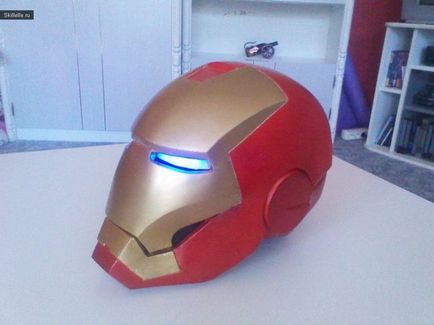 Iron Man casca cu propriile sale mâini