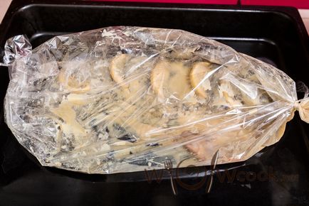 Catfish întregi coapte în cuptor, rețeta cu o fotografie