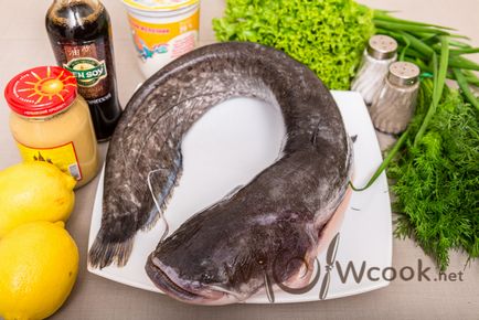 Catfish întregi coapte în cuptor, rețeta cu o fotografie