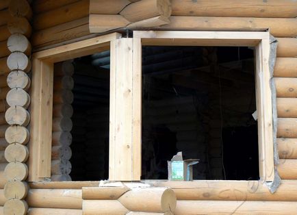 Construcție de casa din lemn cu bovindou