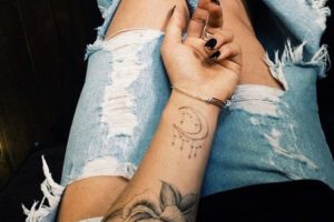 Tatuaj pe brațul ei atât pentru bărbați cât și femei de valoare, schite, idei