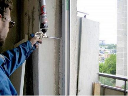 Instalare de ferestre din plastic pe balcon și o loggie cu mâinile lor