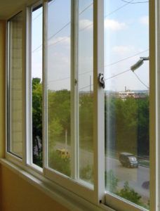 Instalare de ferestre din plastic în instalarea logie-pas
