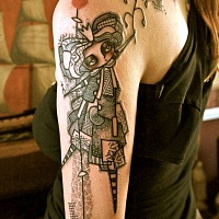 tatuaj pentru femei pe brațul lui