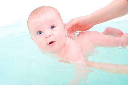 înot acasă Grudnichkovoe în cada de baie - în beneficiul nou-născutului, recomandări pentru părinți și