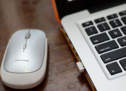 Cum se instalează un mouse fără fir