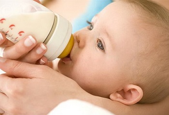 Cum de a nou-născutului de alimentare flacon