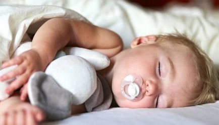 Cum să învețe copilul să doarmă prin noapte